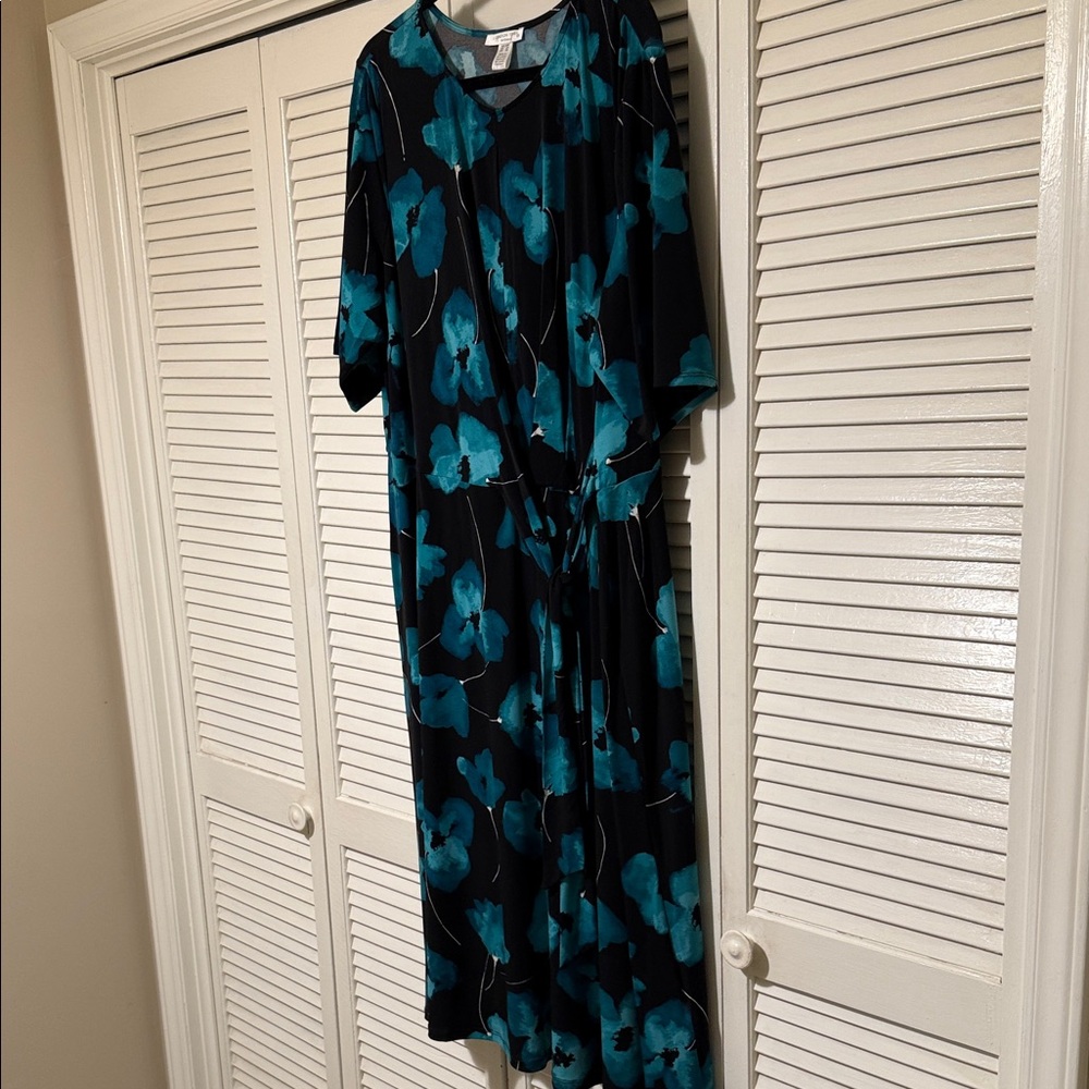 London Times 20 W Black and teal floral short Sleeve mock side tie midi Dress